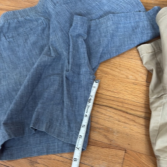 Pair of Lands’ End Mid-Rise Shorts/Size 8 - Picture 9 of 12